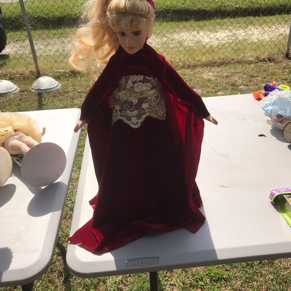 Dolls - Picture 2 of 8
